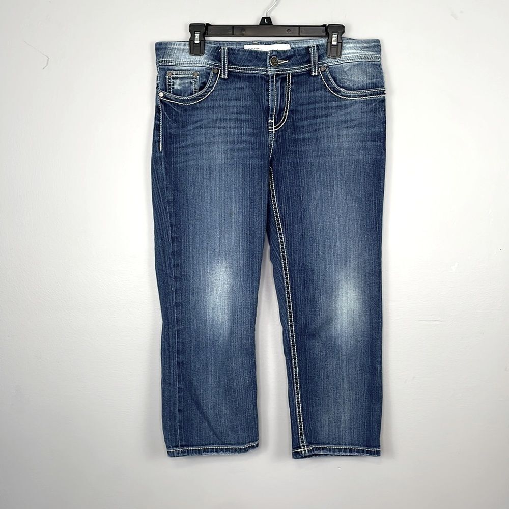 BKE Women’s Mid Rise Dakota Albee Crop Jeans. Size 29.